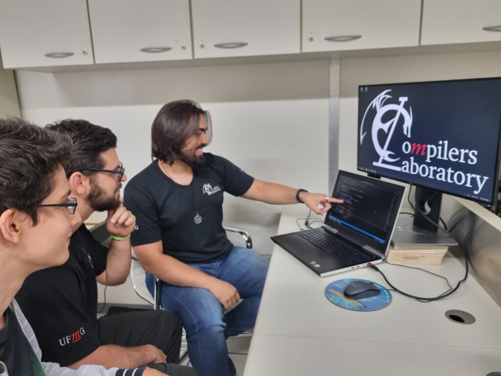 Empresa Cadence investe em bolsas para os alunos do Laboratório de Compiladores do DCC/UFMG