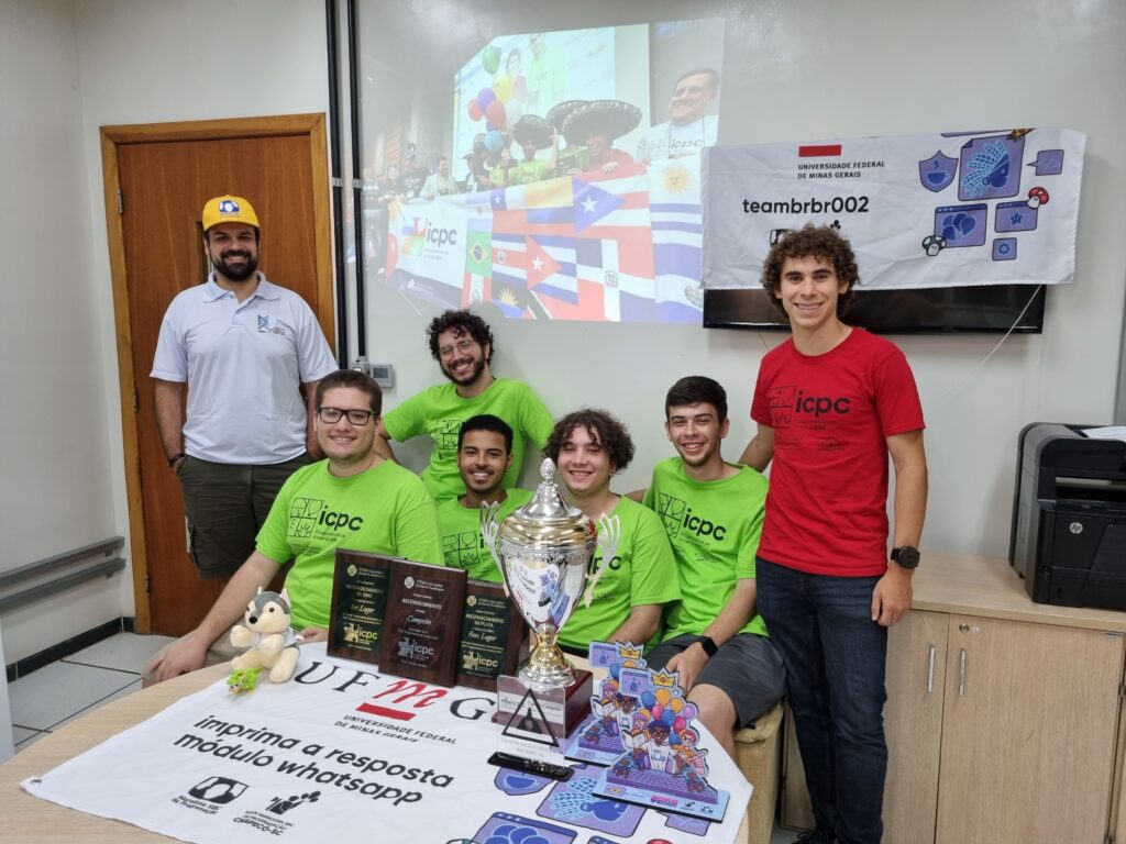 Equipes do DCC/UFMG são campeã e medalha de prata na final da Maratona de Programação da América Latina