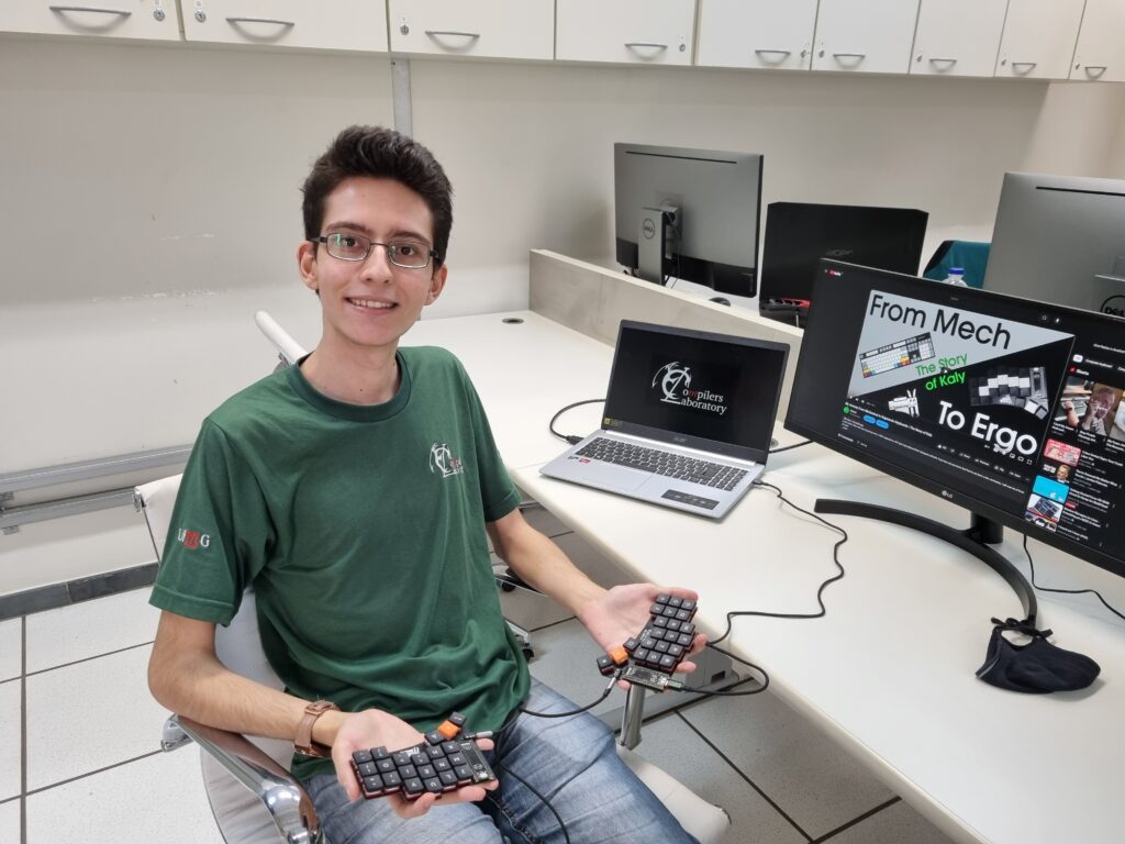 Aluno do DCC cria teclado ergonômico que combate tendinite e promove conforto na digitação