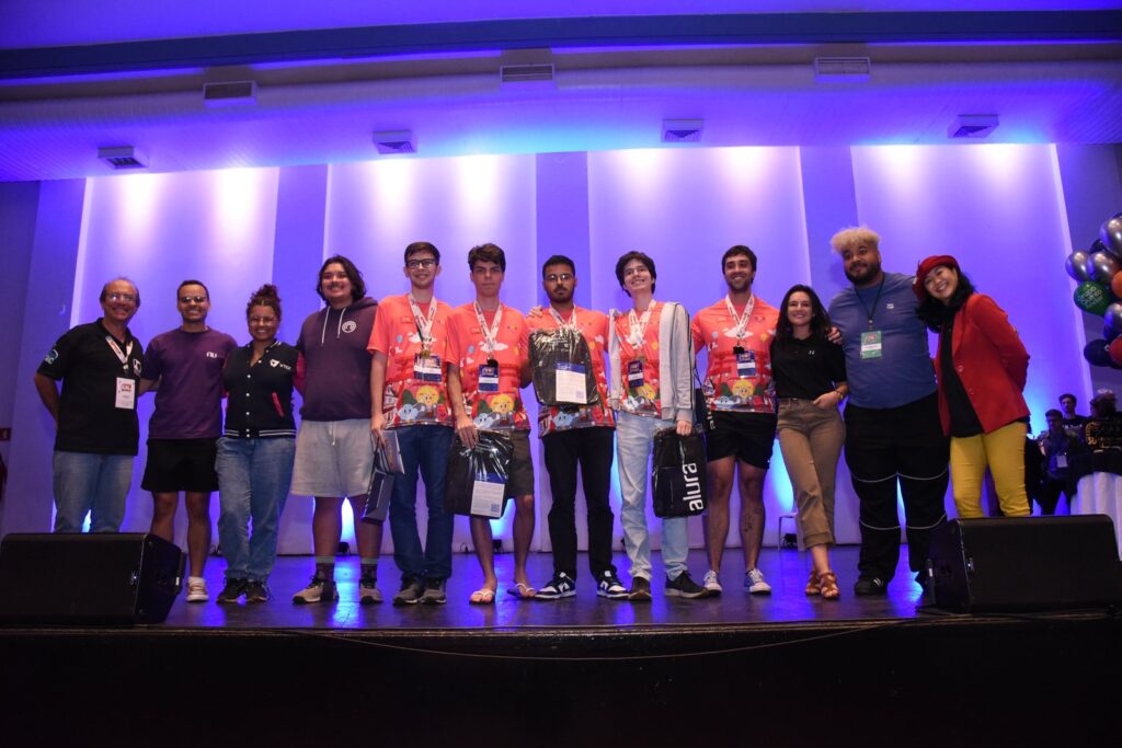 Equipe do DCC conquista o 3º lugar na final brasileira da Maratona de Programação 2025